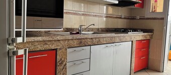 Spacious 3-bedroom apartment - 5 min Beach
