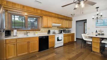 Micro-ondes, four, plaque de cuisson, lave-vaisselle
