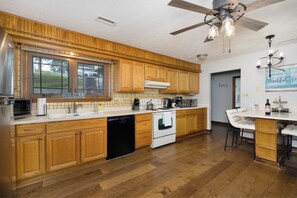 Micro-ondes, four, plaque de cuisson, lave-vaisselle