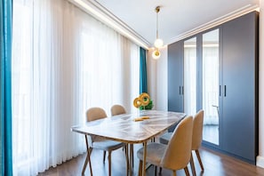 Appartement Deluxe, 1 chambre | Aire de séjour | Téléviseur à écran plat, Netflix, planchers chauffants