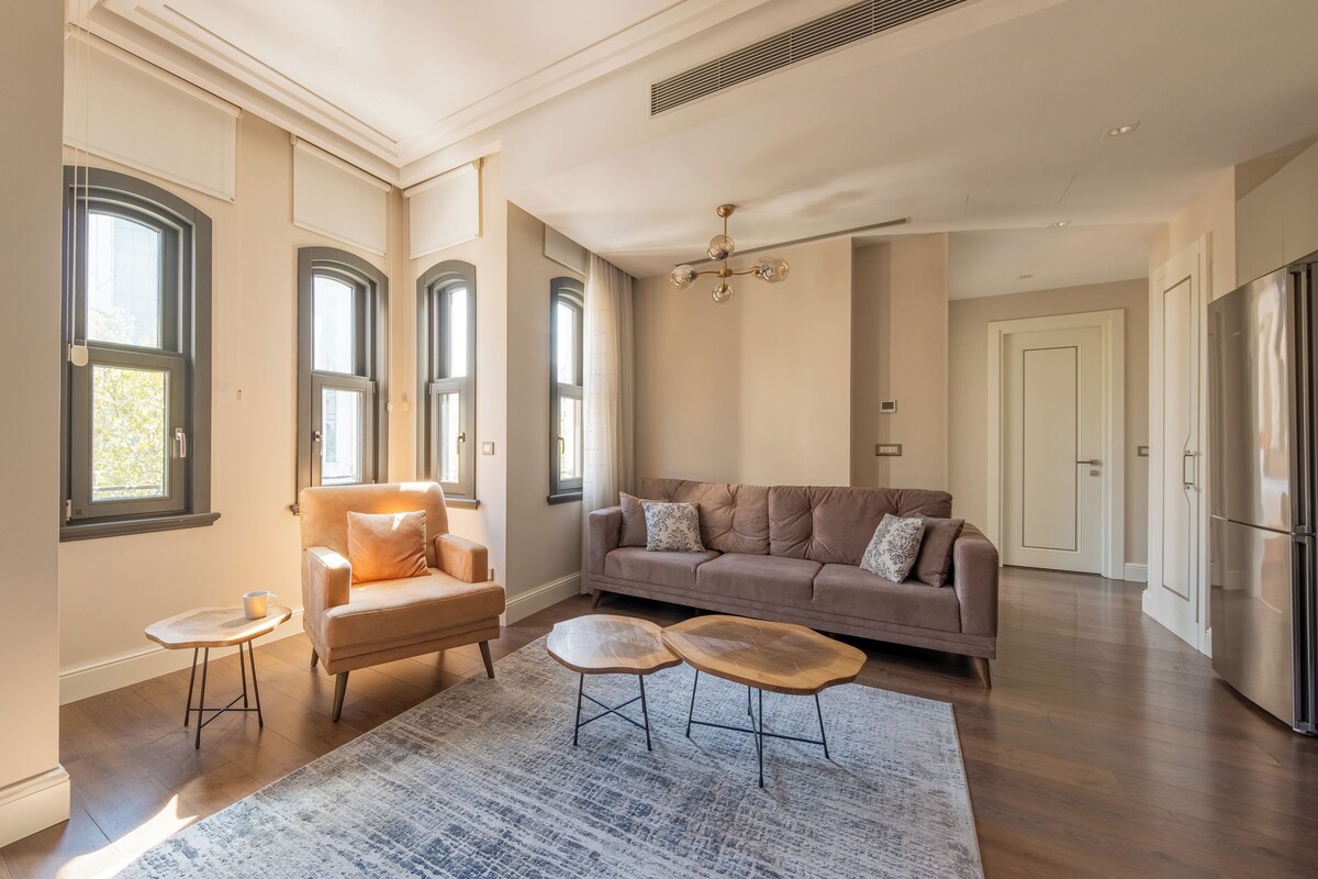 Comfort Apartment, 1 King Bed with Sofa bed, City View | Living area | 55-inch flat-screen TV with satellite channels, TV, Netflix