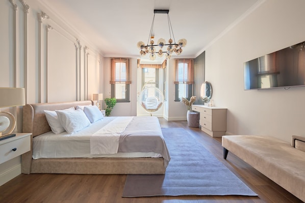 Condo Prestige, 1 chambre | Literie de qualité, décor unique, ameublement unique, bureau