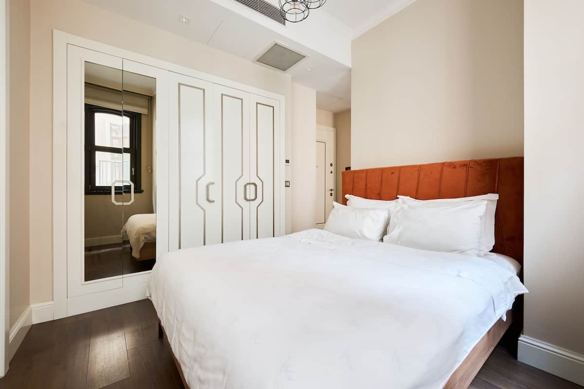 Premium bedding, individually decorated, individually furnished, desk