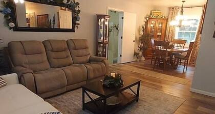 Bridge Day Lodging – 2BR/2BA Near New River Gorge