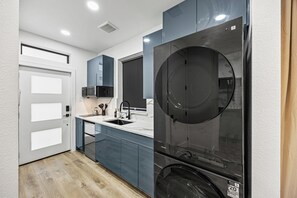 Micro-ondes, four, plaque de cuisson, lave-vaisselle