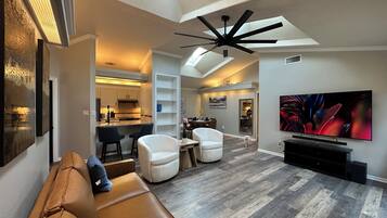 Smart TV, fireplace