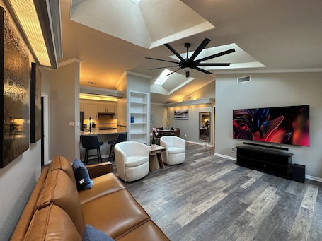 Smart TV, fireplace. A&C WATERFORD COTTAGE # 2