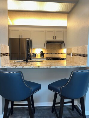 Micro-ondas, fogão, cooktop, lava-louças