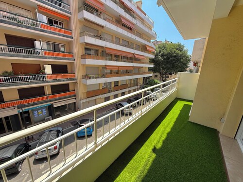 Antibes hyper centre - 4 personnes - proximité commerces et des plages