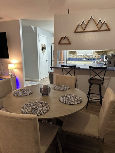 3 Bedroom - Creek Access Alaskan Blackstone Retreat