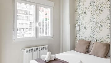 4 slaapkamers, een strijkplank/strijkijzer, internet, beddengoed