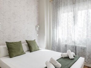 4 habitaciones, tabla de planchar con plancha, internet y ropa de cama 