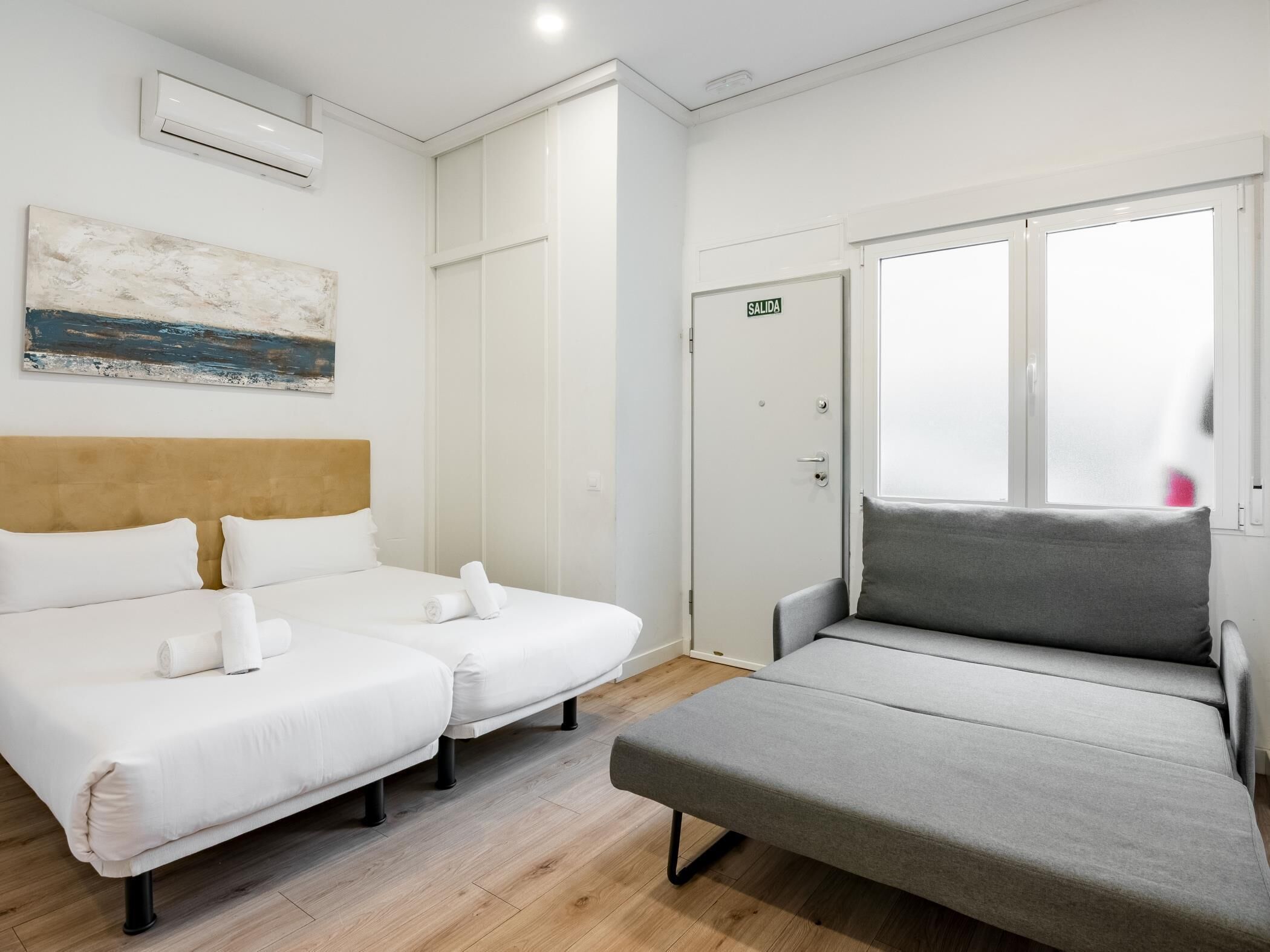 1 dormitorio, tabla de planchar con plancha, Internet y ropa de cama