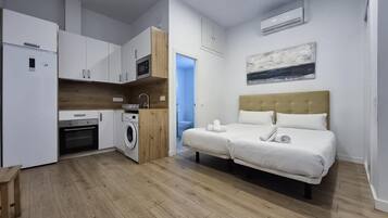 1 bedroom, iron/ironing board, internet, bed sheets