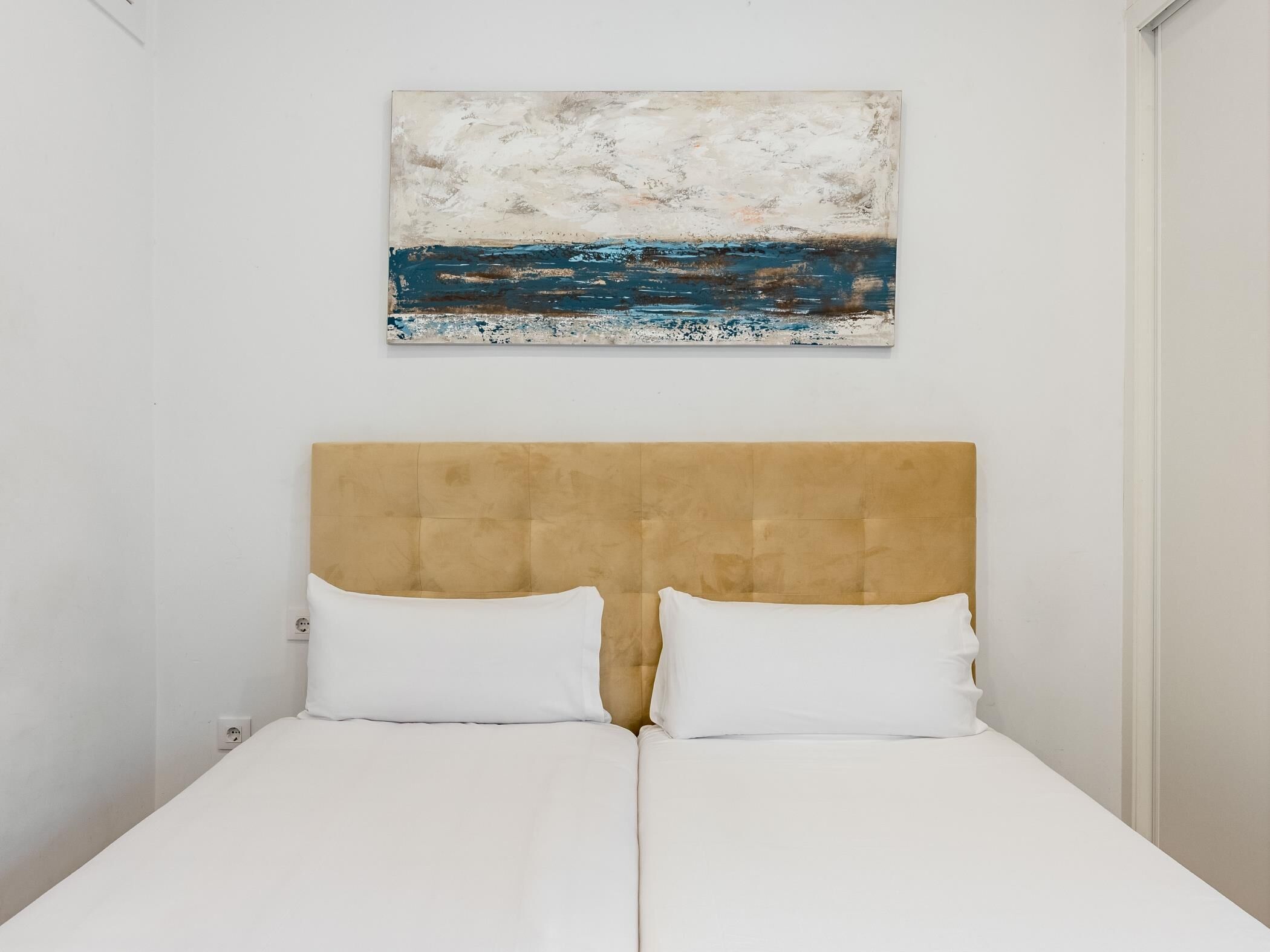 1 habitación, tabla de planchar con plancha, internet y ropa de cama 