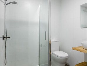 Secador de pelo, toallas