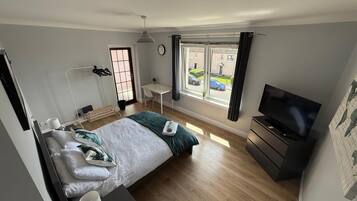 3 bedrooms, free WiFi, bed sheets