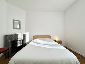 2 bedrooms, travel cot, WiFi