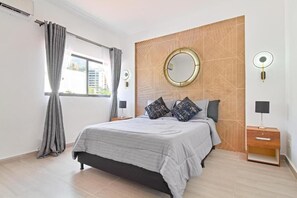 2 bedrooms, in-room safe, iron/ironing board, free WiFi