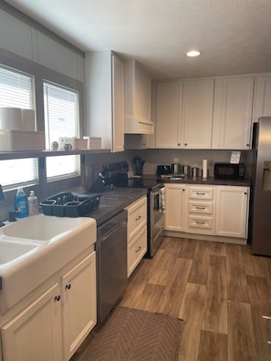 Fridge, oven, stovetop, dishwasher