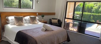 Villa at Parkhill Lodge with heated pool in summer