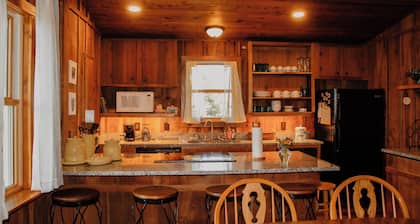 Rustic 1800s' Log Cabin with Modern Amenities on an Old Farm close to Owensboro