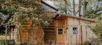 Rustic 1800s' Log Cabin with Modern Amenities on an Old Farm close to Owensboro