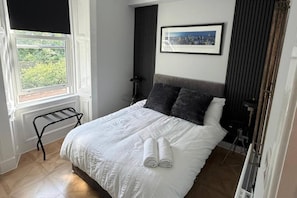 Unclassified image, 2 of 10, button - Cosy Perth Apartment - City Comforts (Perth)