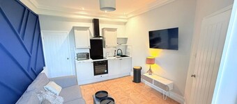 Cosy Perth Apartment - City Comforts