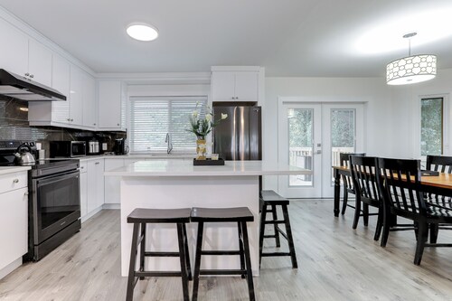 House on the river minutes from Harrison Lake