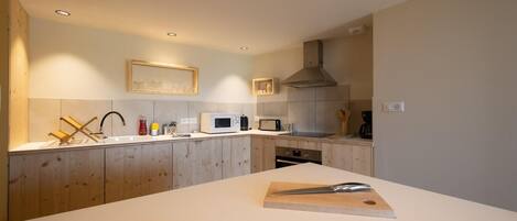 Kühlschrank, Mikrowelle, Ofen, Geschirrspüler