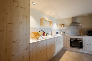 Fridge, microwave, oven, dishwasher - Gîte de Marguerite - LES SALCES (LES SALCES)