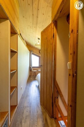 2 bedrooms, iron/ironing board, travel cot, free WiFi