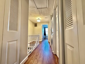 Interior - Charming 2-bedroom townhome with WiFi, AC in peaceful White Marsh (White Marsh)