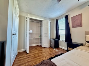 2 chambres, bureau, fer et planche à repasser, Wi-Fi gratuit