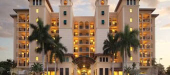 Charming 3-bedroom resort with fitness room, WiFi in amazing Marco Island.