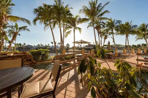 Charming 3-bedroom resort with fitness room, WiFi in amazing Marco Island.