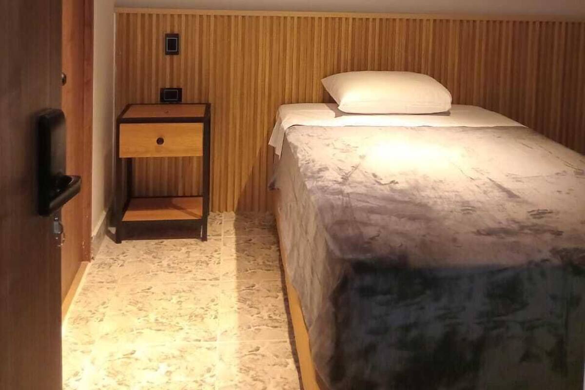 Deluxe Room | Laptop workspace, WiFi (free), bed sheets