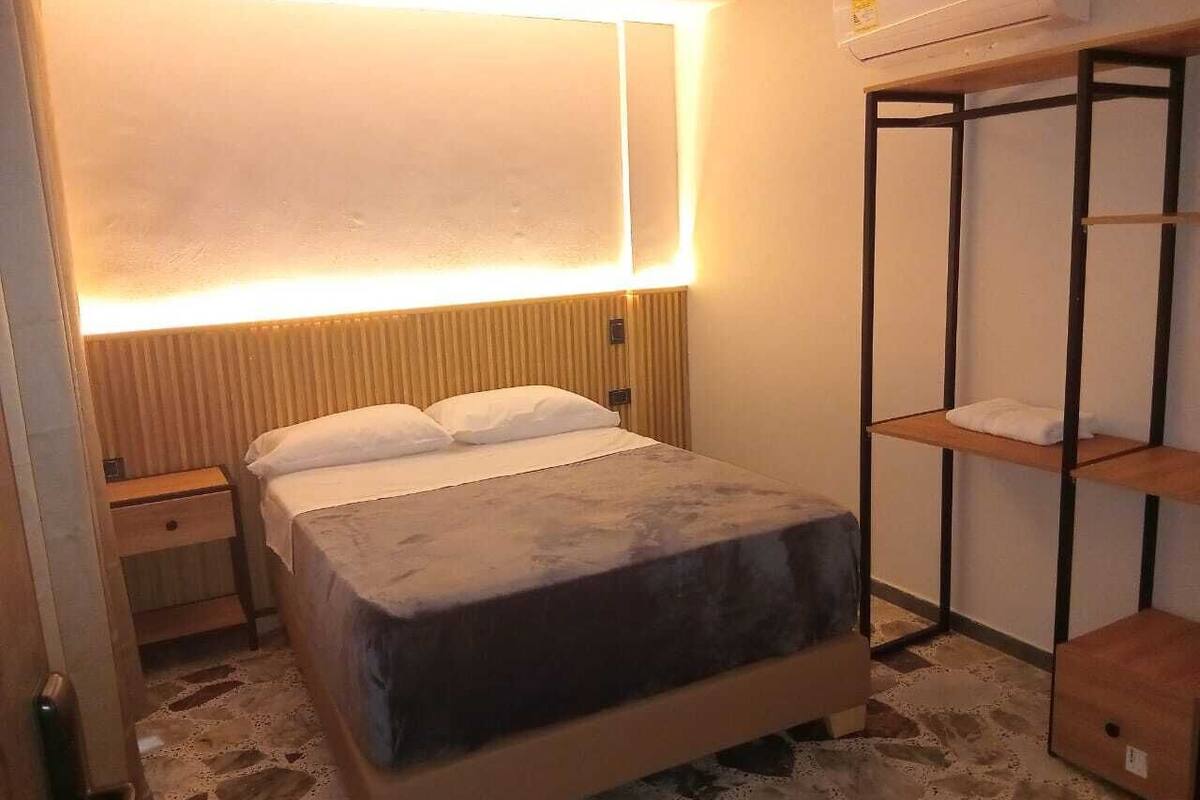Deluxe Double Room | Laptop workspace, WiFi (free), bed sheets