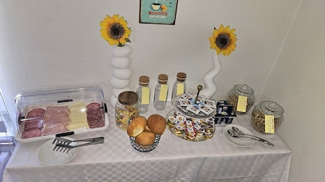 Dining. Torre Serena B&B - Tower Room -