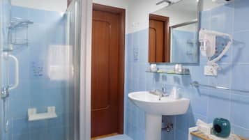 Dusche, Haartrockner, Bidet, Handtücher
