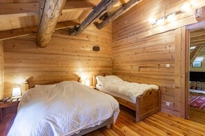 4 عدّة غرف نوم ومكواة/لوح كي وسرير سفر وواي فاي مجانًا