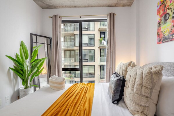 1 slaapkamer, een strijkplank/strijkijzer, wifi, beddengoed