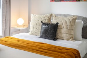 1 bedroom, iron/ironing board, WiFi, bed sheets - Sophisticated 1BR Escape | Charm in Old Port (Montreal)