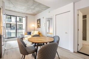 Interior - Sophisticated 1BR Escape | Charm in Old Port (Montreal)