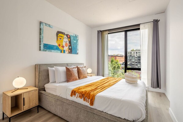 2 chambres, bureau, fer et planche à repasser, accès au Wi-Fi (inclus)