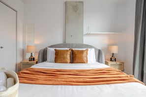 2 bedrooms, desk, iron/ironing board, free WiFi