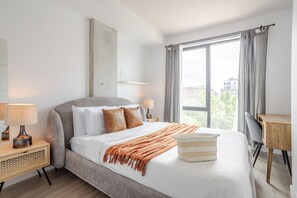 2 habitaciones, escritorio, tabla de planchar con plancha y wifi gratis 