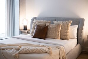 2 bedrooms, desk, iron/ironing board, WiFi - Exclusive Sanctuary: Elegance Meets Comfort (Montreal)