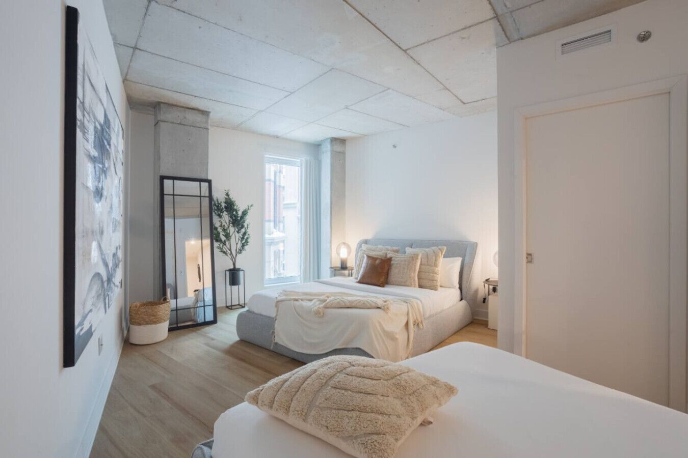 2 bedrooms, desk, iron/ironing board, WiFi